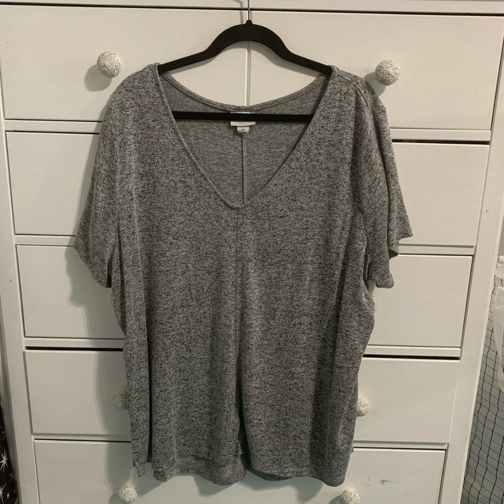 Ava&Viv Plus Size V-neck Shirt
